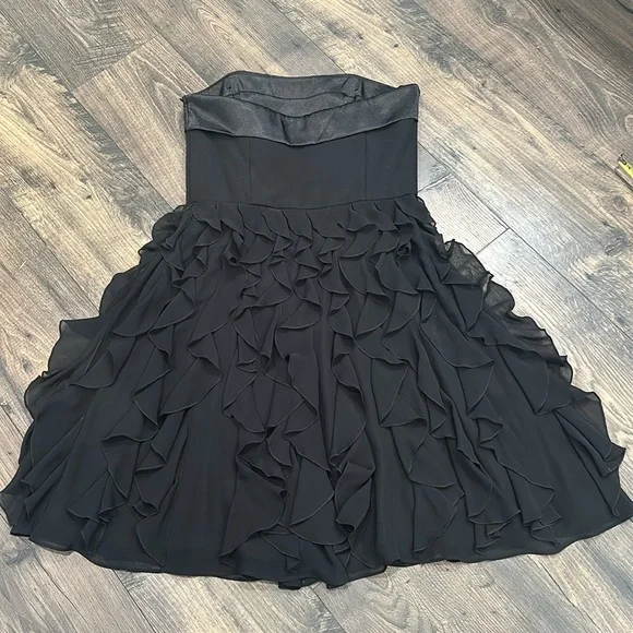White House Black Market Ruffle Strapless Dress Size 8 - Picture 5 of 7